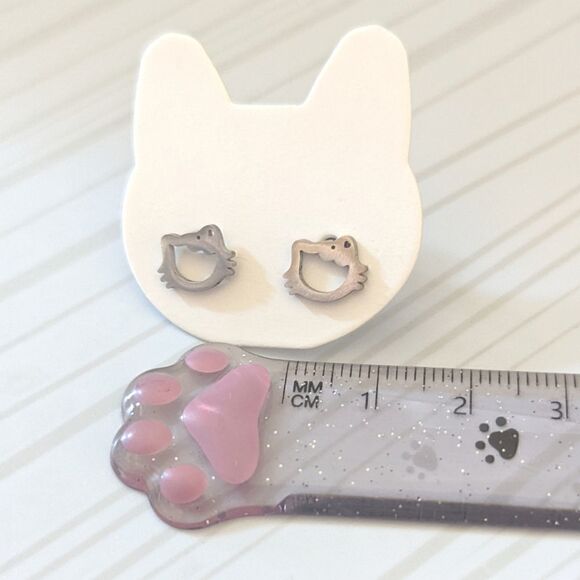 Kitty Iconic Cat Face Shaped Minimalist Dainty Silver Stud Earrings - Picture 4 of 7